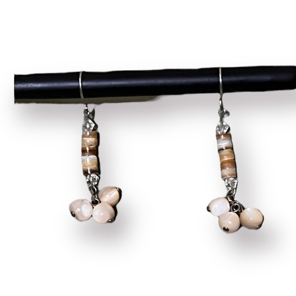 Puka shell earrings - Picture 2 of 3